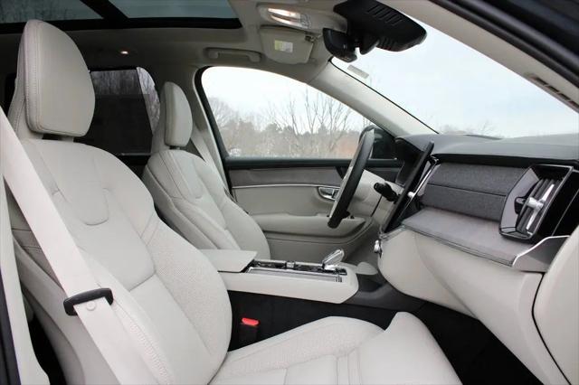 2026 Volvo XC90 Ultra Dark Theme, B6 AWD Gas (mild hybrid), Gasoline, 7 Seats