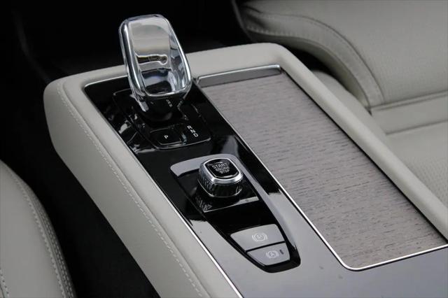2026 Volvo XC90 Ultra Dark Theme, B6 AWD Gas (mild hybrid), Gasoline, 7 Seats