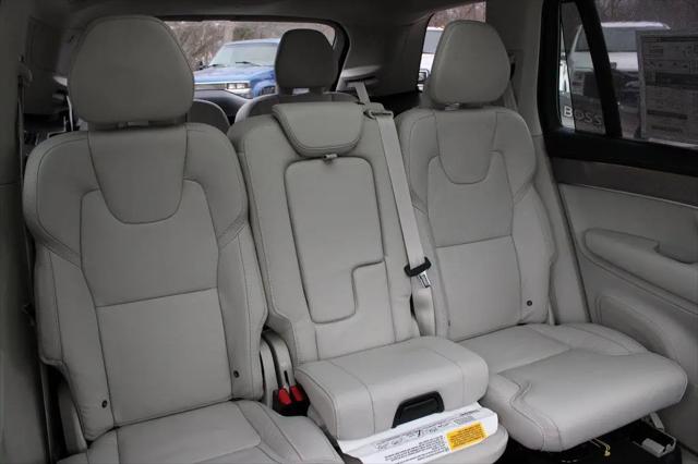 2026 Volvo XC90 Ultra Dark Theme, B6 AWD Gas (mild hybrid), Gasoline, 7 Seats