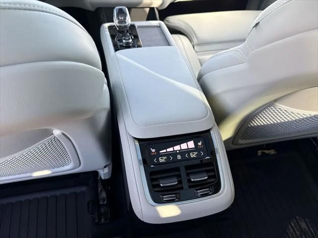 2026 Volvo XC90 Ultra Dark Theme, B6 AWD Gas (mild hybrid), Gasoline, 7 Seats
