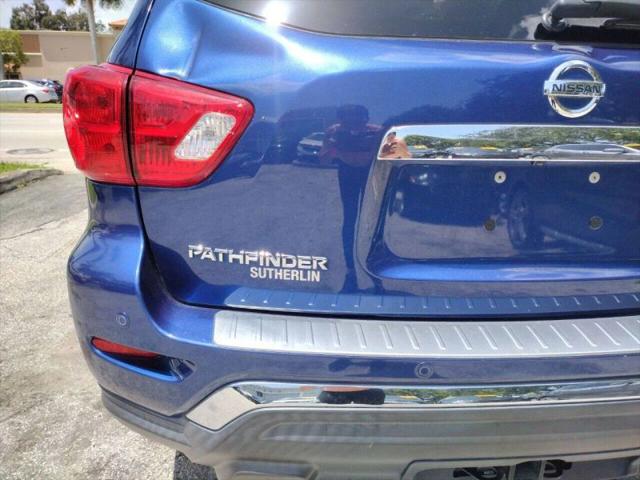 2017 Nissan Pathfinder SL