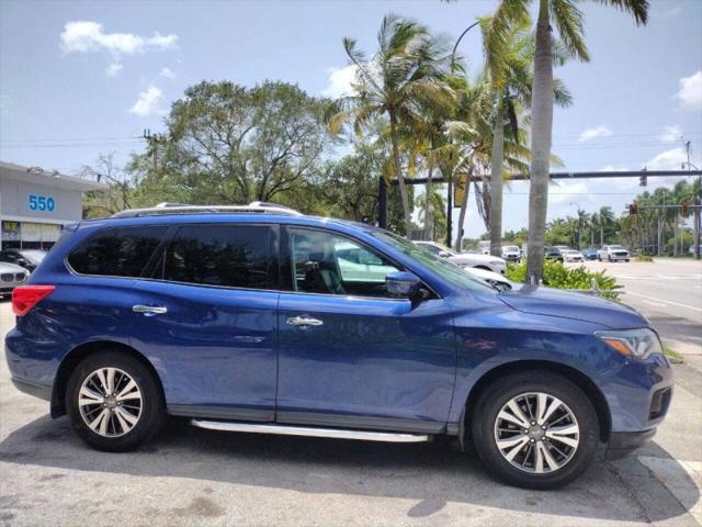 2017 Nissan Pathfinder SL
