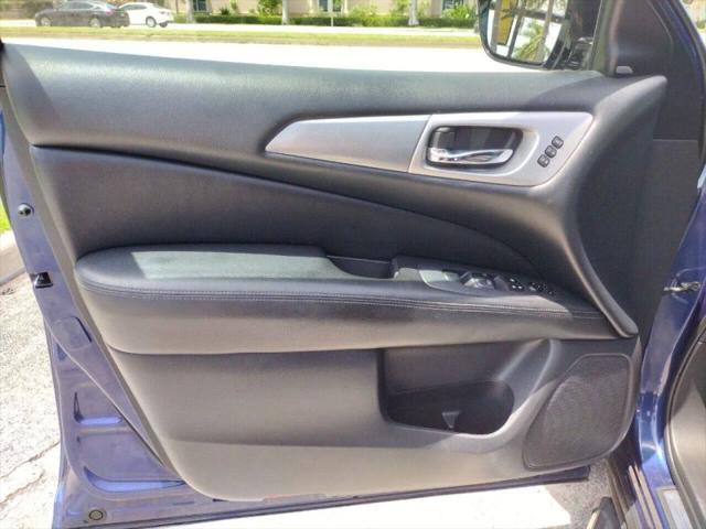 2017 Nissan Pathfinder SL