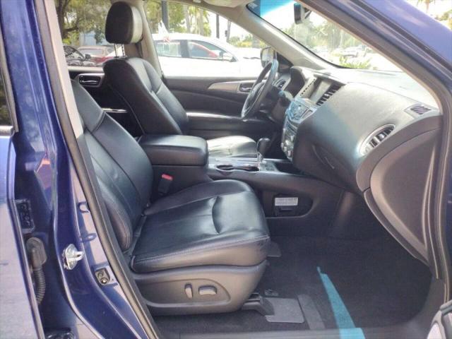 2017 Nissan Pathfinder SL