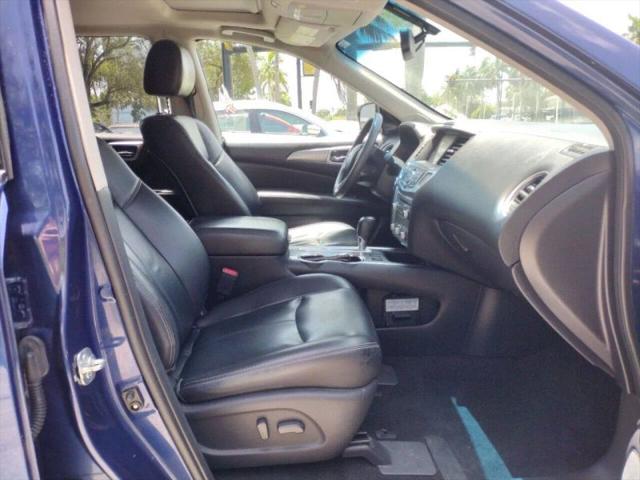 2017 Nissan Pathfinder SL