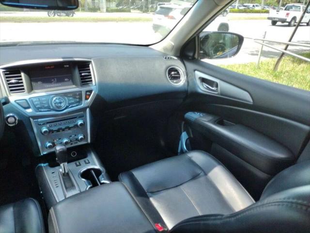 2017 Nissan Pathfinder SL