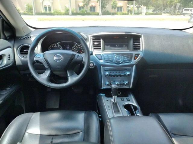 2017 Nissan Pathfinder SL