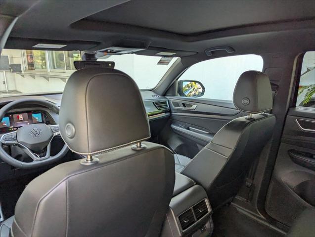 2026 Volkswagen Atlas Cross Sport 2.0T SEL R-Line Black