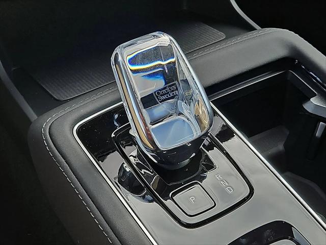 2026 Volvo XC90 Plug-In Hybrid Plus, T8 AWD, Electric/Gasoline, Bright, 7 Seats