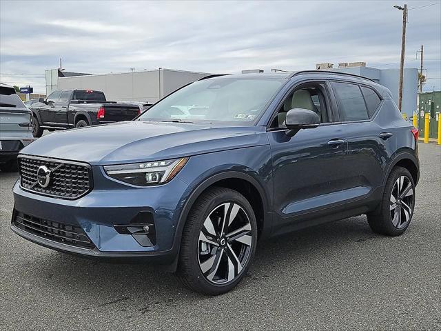 2026 Volvo XC40 Ultra, B5 AWD Gas (mild hybrid), Dark