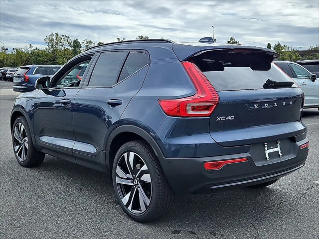 2026 Volvo XC40 Ultra, B5 AWD Gas (mild hybrid), Dark