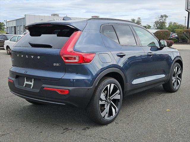 2026 Volvo XC40 Ultra, B5 AWD Gas (mild hybrid), Dark
