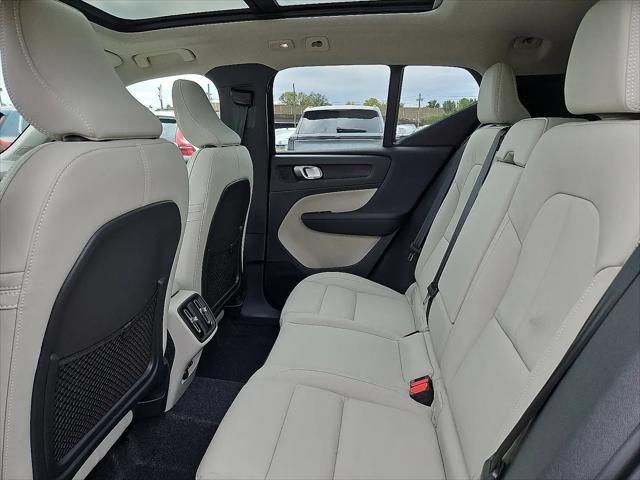 2026 Volvo XC40 Ultra, B5 AWD Gas (mild hybrid), Dark