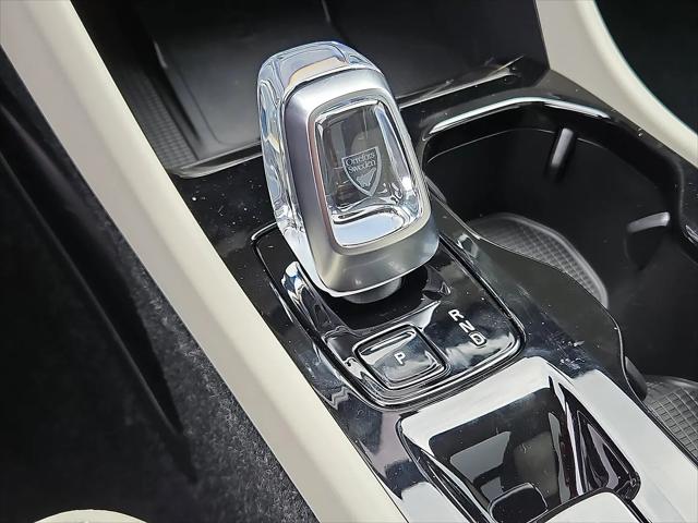 2026 Volvo XC40 Ultra, B5 AWD Gas (mild hybrid), Dark