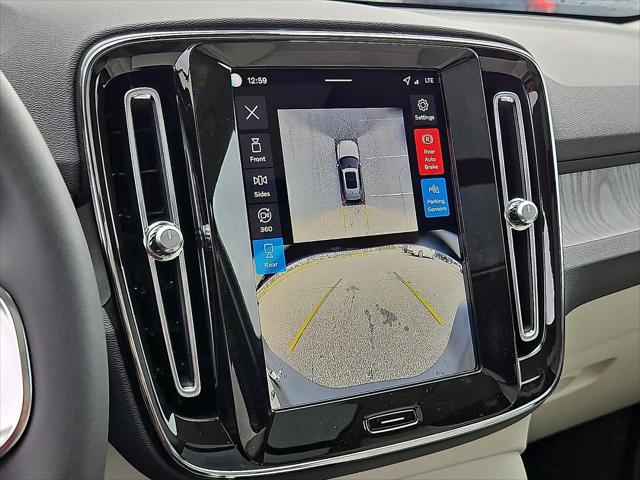 2026 Volvo XC40 Ultra, B5 AWD Gas (mild hybrid), Dark