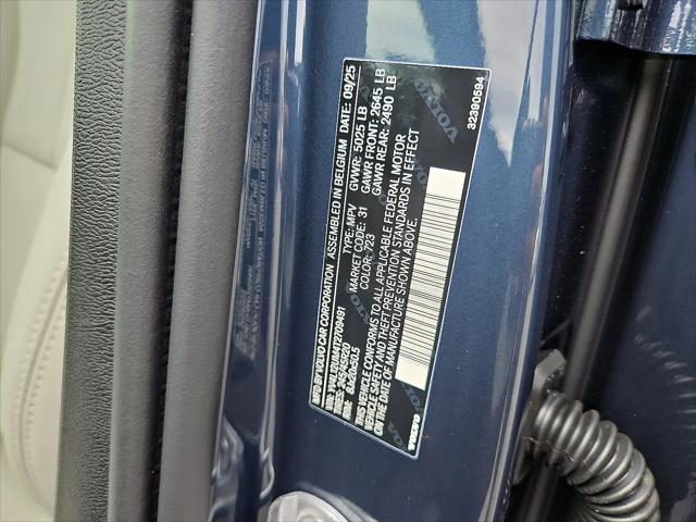 2026 Volvo XC40 Ultra, B5 AWD Gas (mild hybrid), Dark