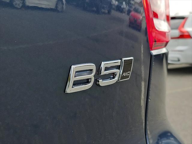 2026 Volvo XC40 Ultra, B5 AWD Gas (mild hybrid), Dark