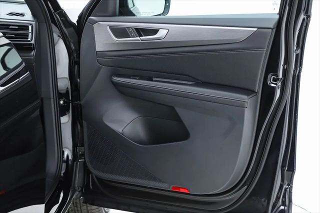 2026 Volkswagen Atlas Cross Sport SE with Technology