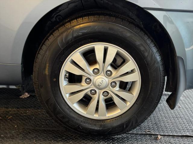 2012 Kia Sedona LX