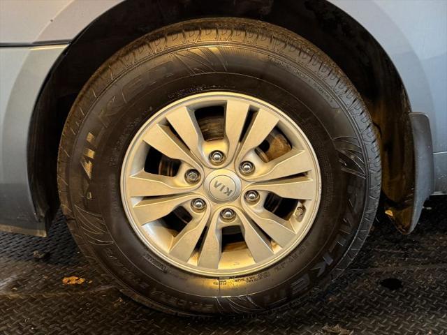 2012 Kia Sedona LX
