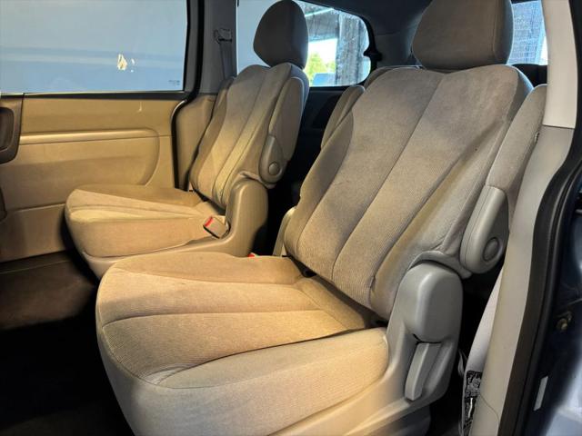 2012 Kia Sedona LX