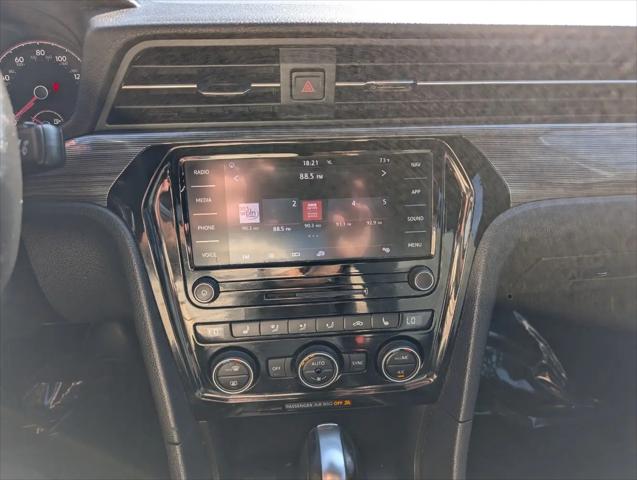 2022 Volkswagen Passat 2.0T R-Line