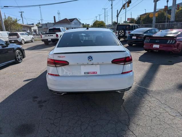 2022 Volkswagen Passat 2.0T R-Line