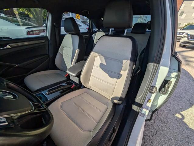 2022 Volkswagen Passat 2.0T R-Line