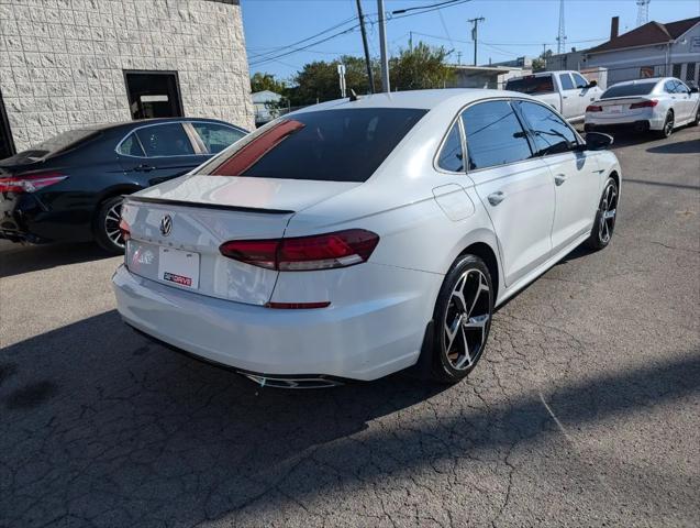 2022 Volkswagen Passat 2.0T R-Line