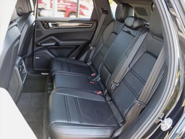 2020 Porsche Cayenne Standard