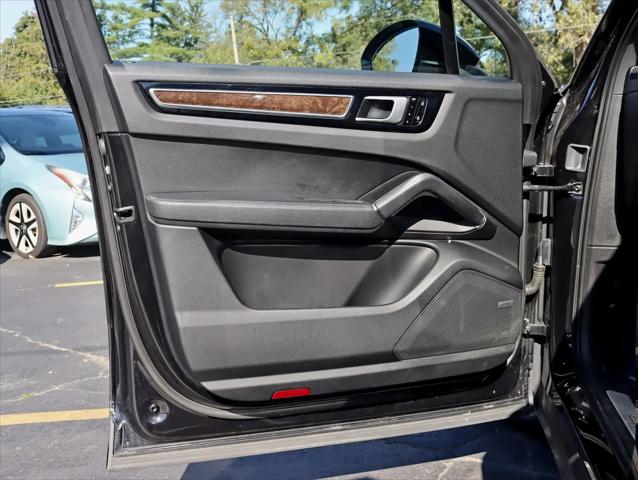 2020 Porsche Cayenne Standard