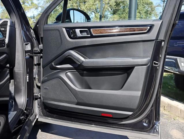 2020 Porsche Cayenne Standard