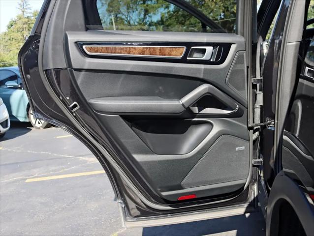 2020 Porsche Cayenne Standard