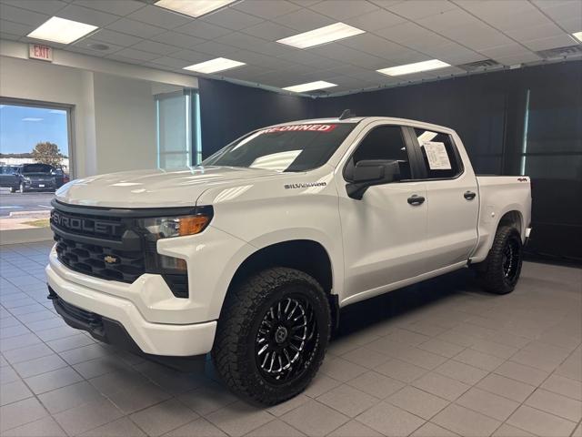 2023 Chevrolet Silverado 1500 4WD Crew Cab Short Bed Custom