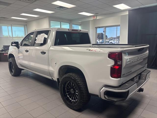 2023 Chevrolet Silverado 1500 4WD Crew Cab Short Bed Custom