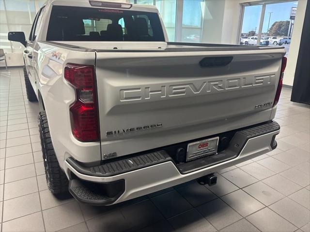 2023 Chevrolet Silverado 1500 4WD Crew Cab Short Bed Custom