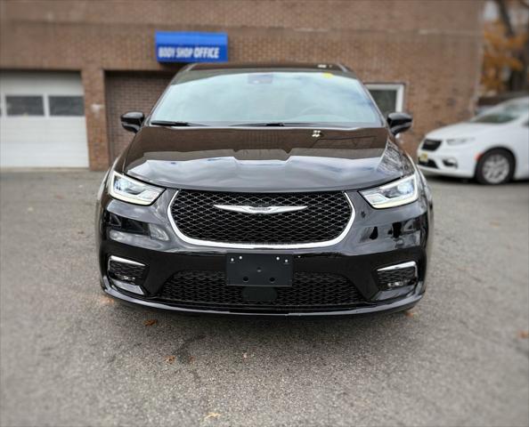 2026 Chrysler Pacifica Select AWD