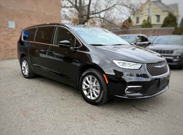 2026 Chrysler Pacifica Select AWD
