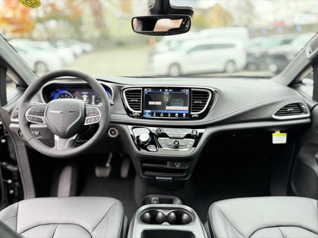 2026 Chrysler Pacifica Select AWD