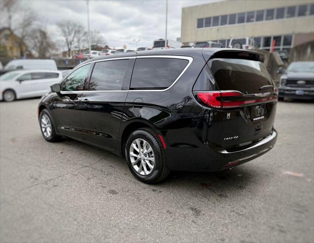 2026 Chrysler Pacifica Select AWD