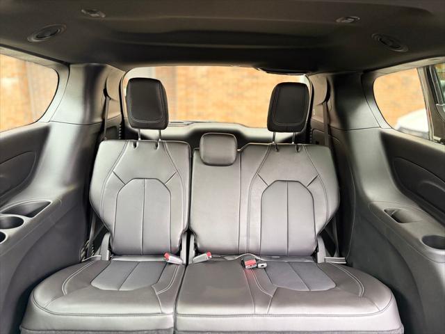 2026 Chrysler Pacifica Select AWD