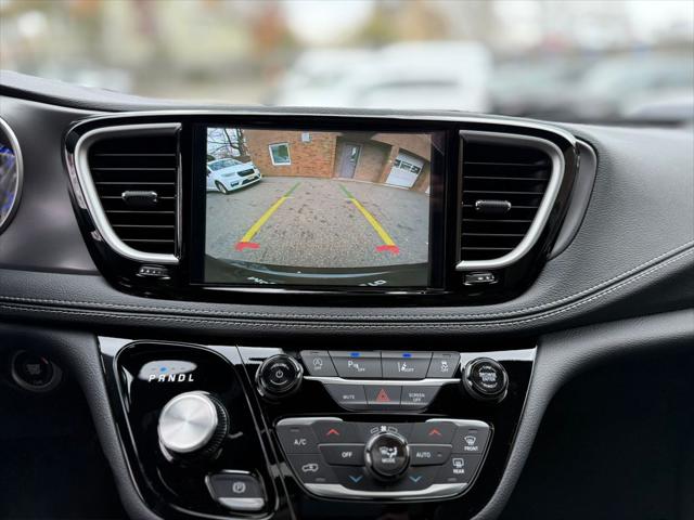 2026 Chrysler Pacifica Select AWD