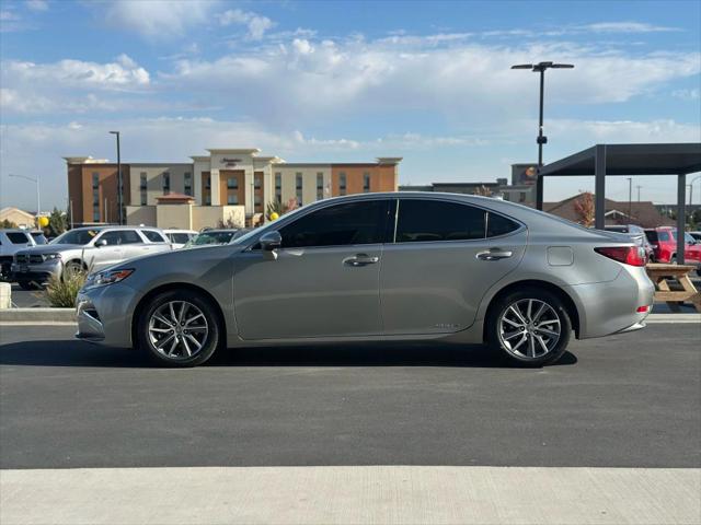2017 Lexus ES 300h ES 300h Sedan 4D
