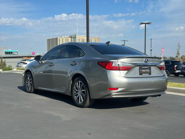 2017 Lexus ES 300h ES 300h Sedan 4D