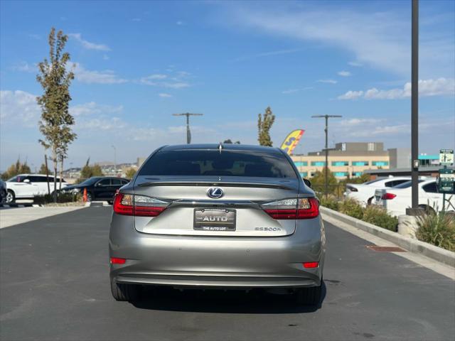 2017 Lexus ES 300h ES 300h Sedan 4D