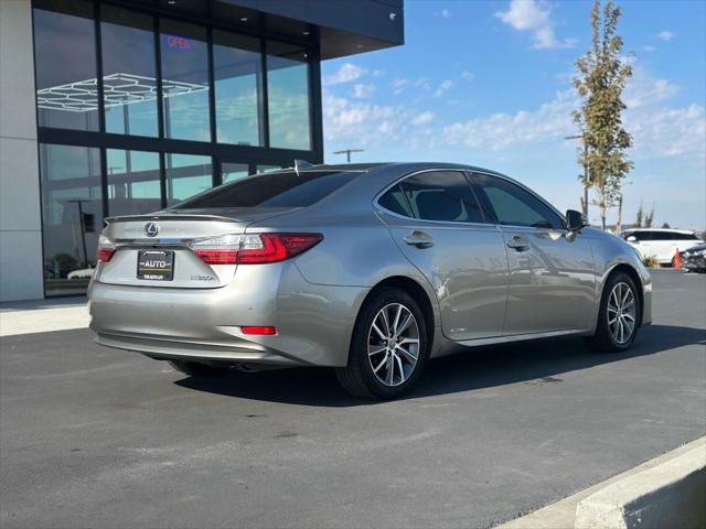 2017 Lexus ES 300h ES 300h Sedan 4D