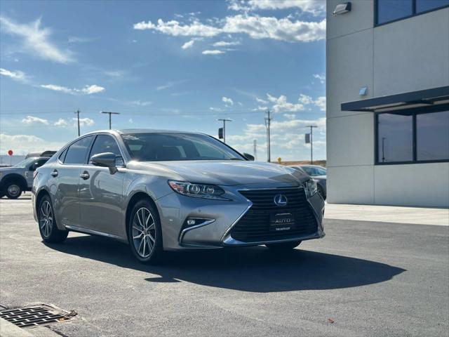2017 Lexus ES 300h ES 300h Sedan 4D