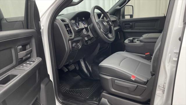 2026 RAM Ram 3500 RAM 3500 TRADESMAN CREW CAB 4X4 8 BOX