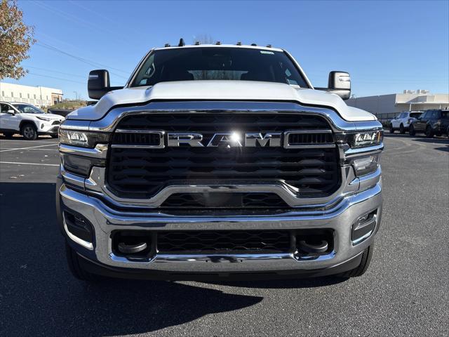 2026 RAM Ram 5500 Chassis Cab RAM 5500 TRADESMAN CHASSIS CREW CAB 4X4 84 CA