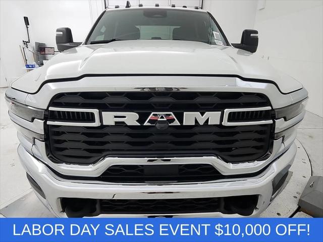 2026 RAM 5500 Chassis RAM 5500 TRADESMAN CHASSIS CREW CAB 4X4 84 CA